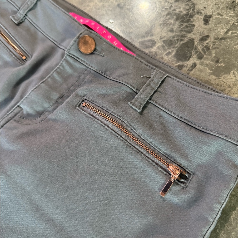 Women’s / Juniors Tinseltown Gray Pants with Rose Gold Detail size 13